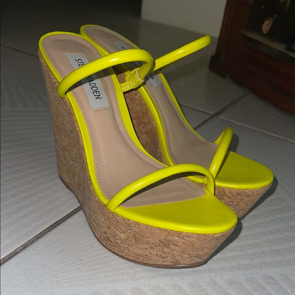 Steve Madden Yellow Wedge Sandals (love island vibes)